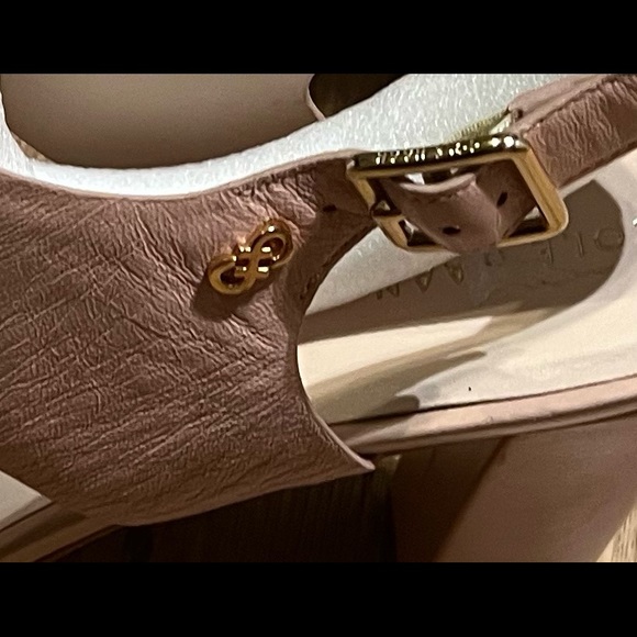 Cole Haan light/pale pink leather sandals - Picture 12 of 12